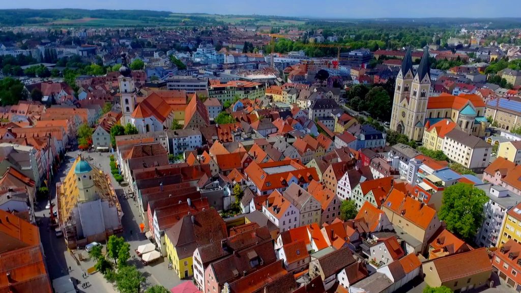 An aerial view of Stadt Weiden in der Oberpfalz Marktplatz