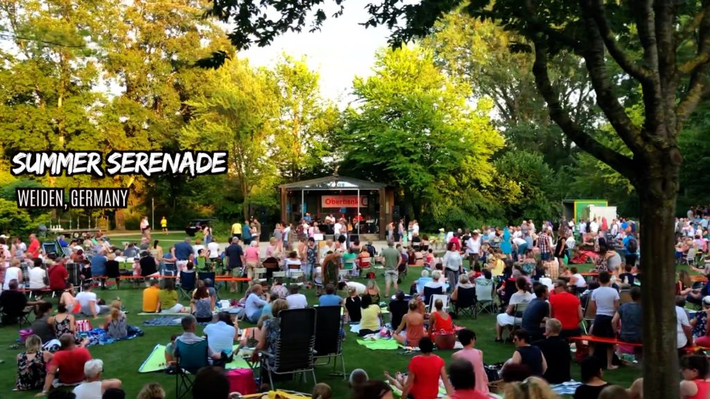 Everyone in Weiden in der Oberpfalz comes out to Summer Serenade in Max-Reger-Park!