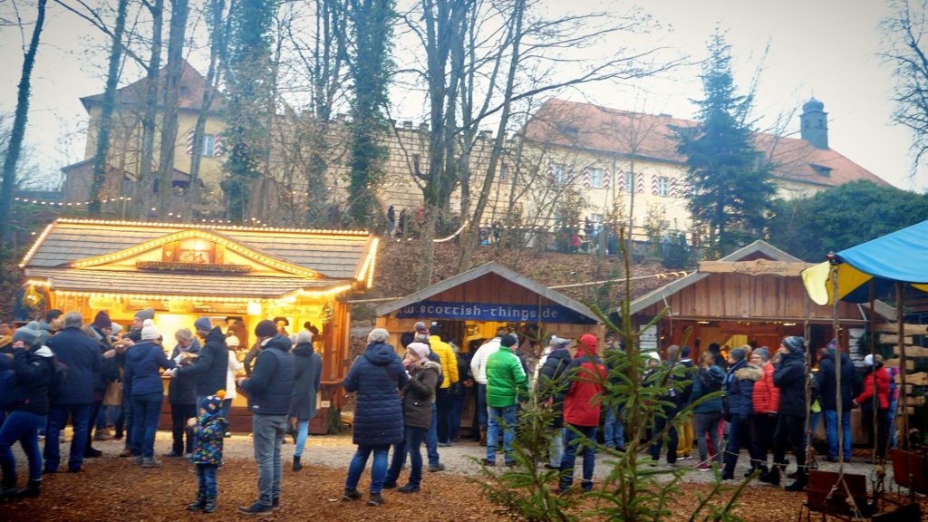 The Schloss Guteneck Christmas Market (Naburg) takes place at a Bavarian castle