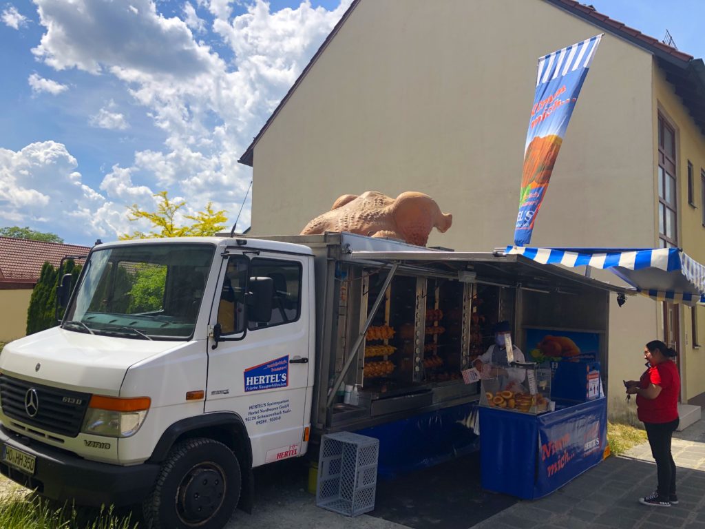 Hertel's Hähnchen food truck in the downtown Grafenwohr location