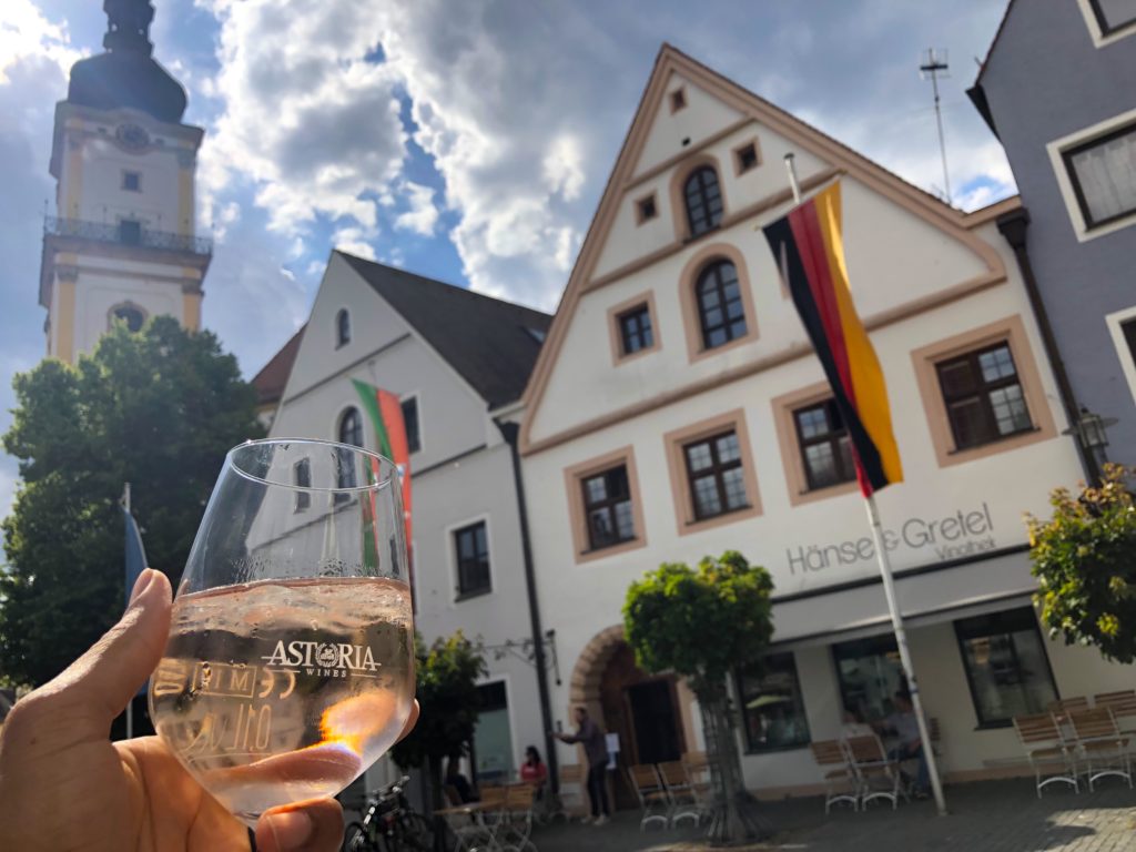 Hänsel und Gretel vinothek will also allow certain Weiden Restaurants to deliver food to you while drinking wine