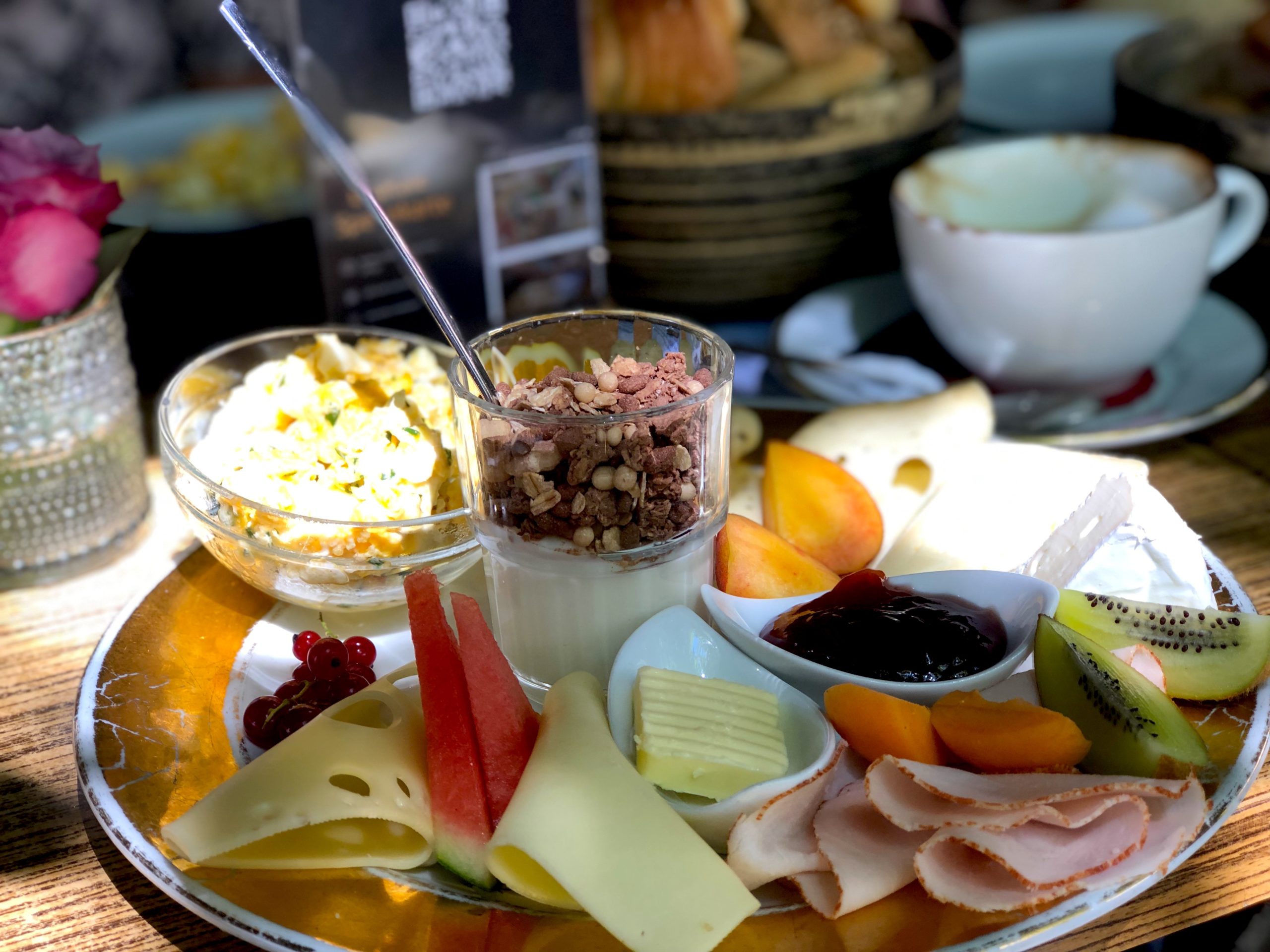 Weiden restaurants include gourmet breakfast plates like this platter at Le Pére