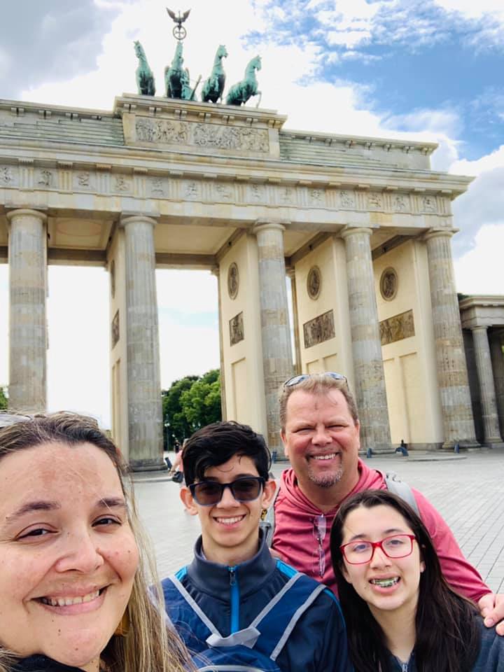 Rozanski family vacation to Berlin in front of the brandenburg gate